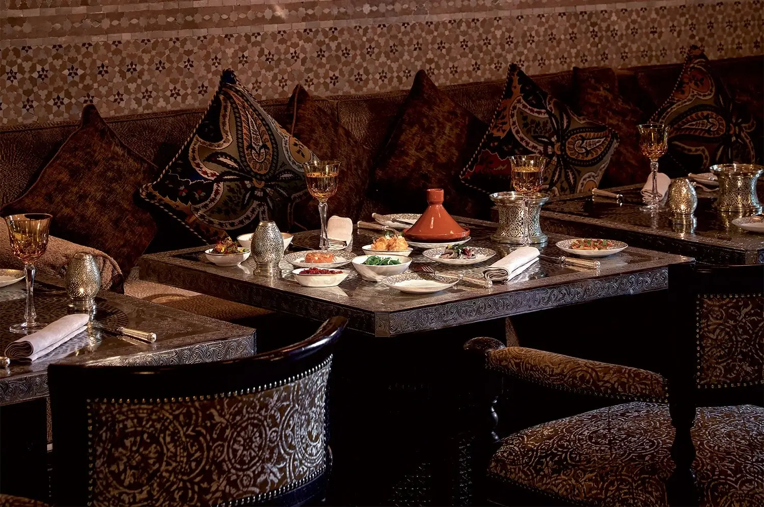 Tajine marocain traditionnel servi à Taza